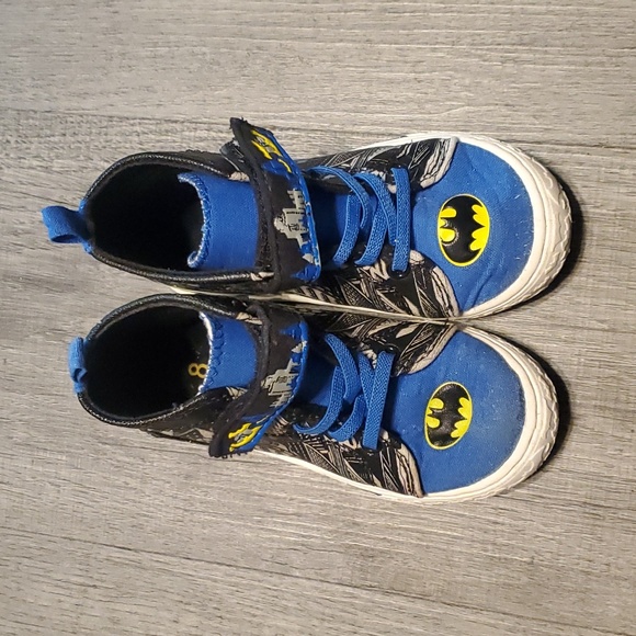 Kids Batman size 8 high top sneakers - Picture 2 of 8